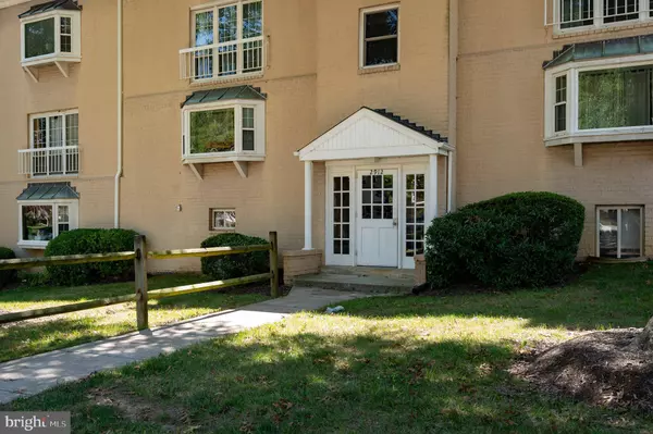 2912 WILLSTON PLACE #202, Falls Church, VA 22044