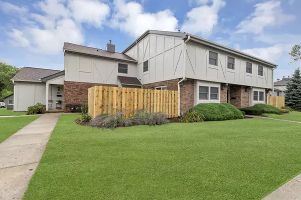 862 Bristol DR, Barrington, IL 60010