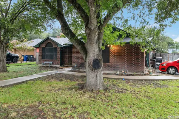 22 SALADO DR, New Braunfels, TX 78130-2892