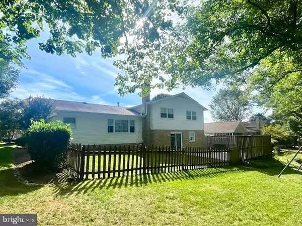 9465 SHOUSE DR, Vienna, VA 22182