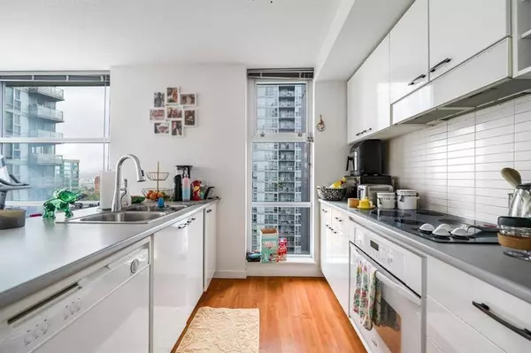 111 W GEORGIA ST #1806, Vancouver, BC V6B 1T8