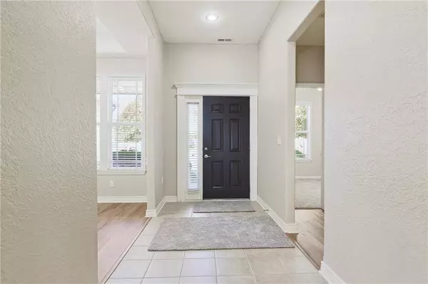 212 Campbell DR, Lawrence, KS 66049