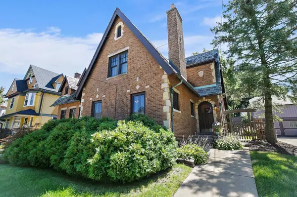 427 Du Page ST, Elgin, IL 60120