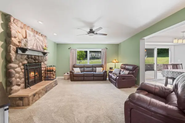 285 Brian Ct, Port Washington, WI 53074