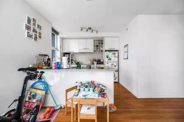 111 W GEORGIA ST #1806, Vancouver, BC V6B 1T8