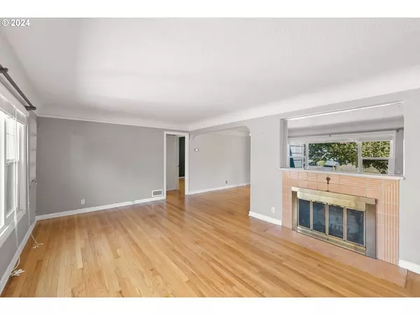 4220 NE 69TH AVE, Portland, OR 97218