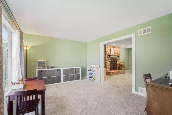 285 Brian Ct, Port Washington, WI 53074