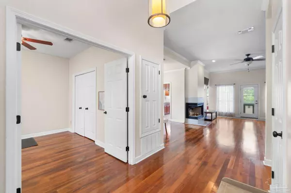 4000 Longwood Cir, Gulf Breeze, FL 32563