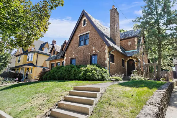 427 Du Page ST, Elgin, IL 60120