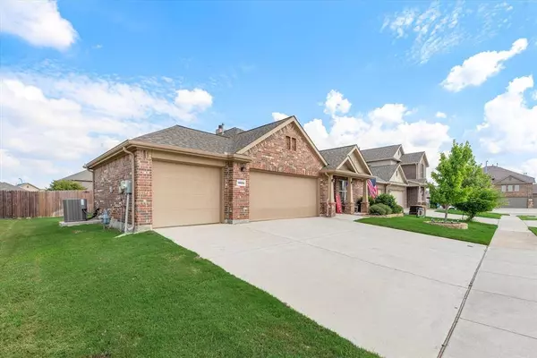 14604 Viking Lane, Fort Worth, TX 76052