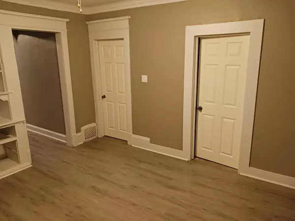 2601 N 16th St, Milwaukee, WI 53206