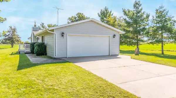 4923 COUNTY RD G, Oshkosh, WI 54986