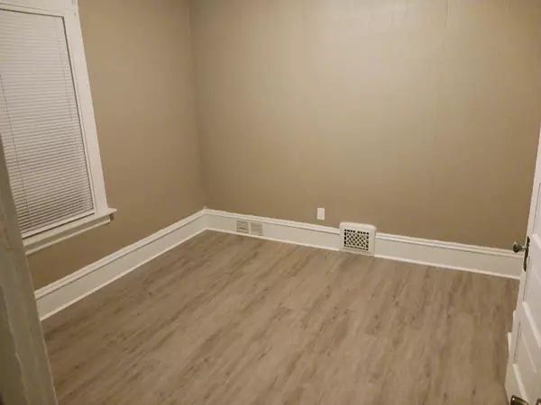 2601 N 16th St, Milwaukee, WI 53206