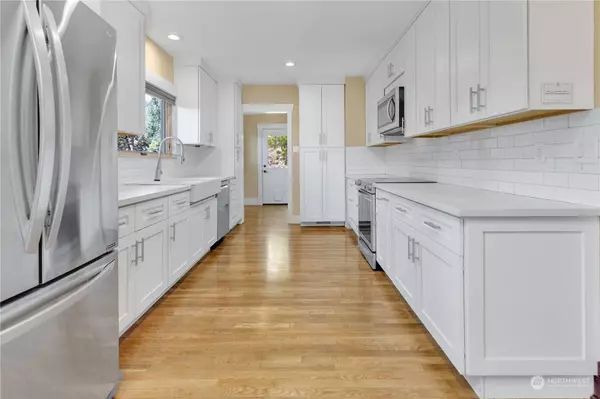 5138 S Medley CT, Seattle, WA 98118