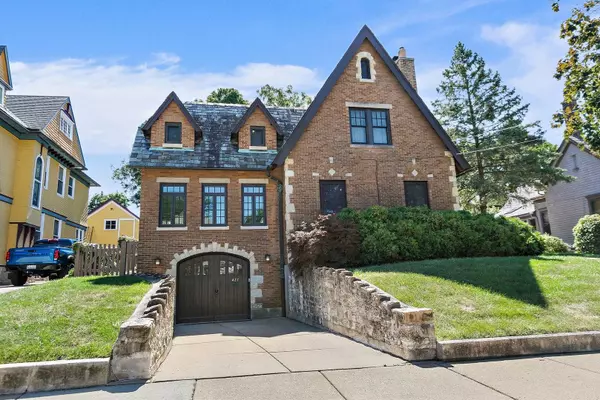 427 Du Page ST, Elgin, IL 60120