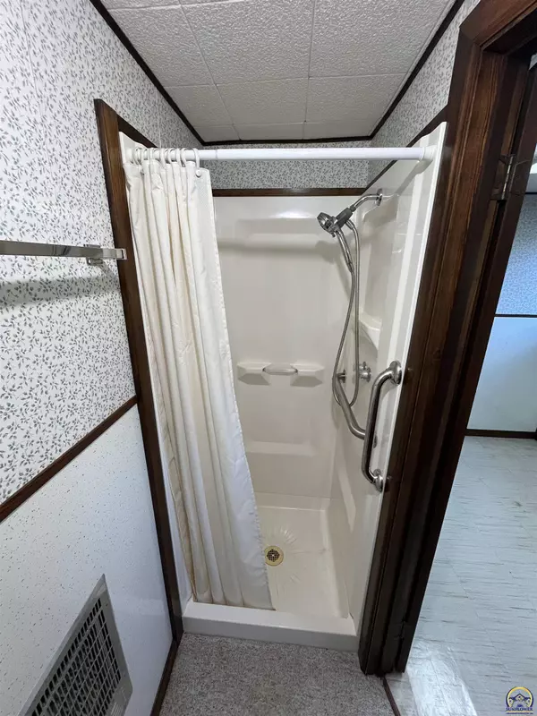 1187 SW Medford AVE, Topeka, KS 66604