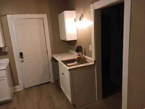 2601 N 16th St, Milwaukee, WI 53206