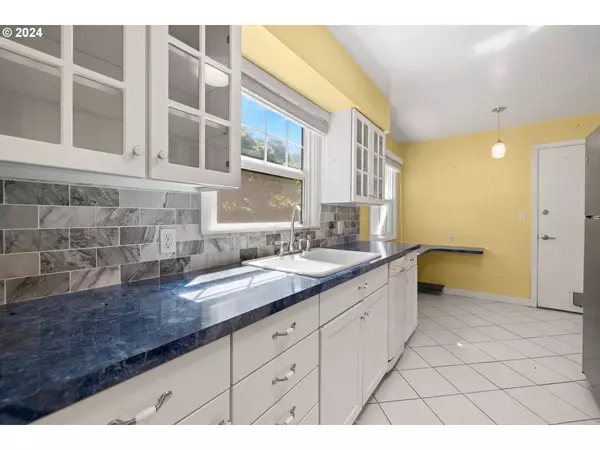 4220 NE 69TH AVE, Portland, OR 97218