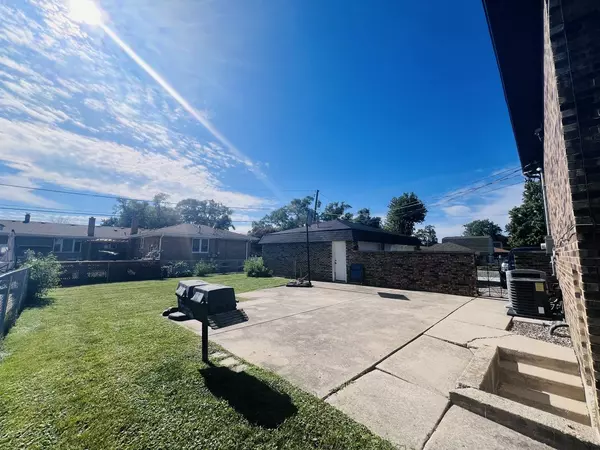 10608 S 83rd Court, Palos Hills, IL 60465