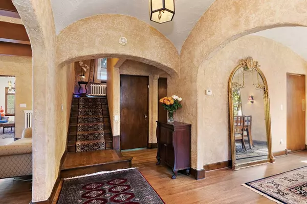 427 Du Page ST, Elgin, IL 60120