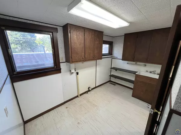 1187 SW Medford AVE, Topeka, KS 66604