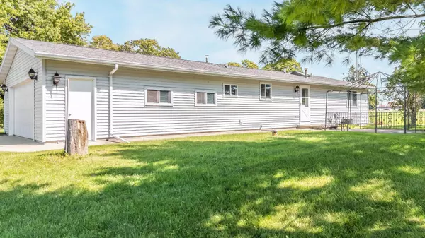 4923 COUNTY RD G, Oshkosh, WI 54986