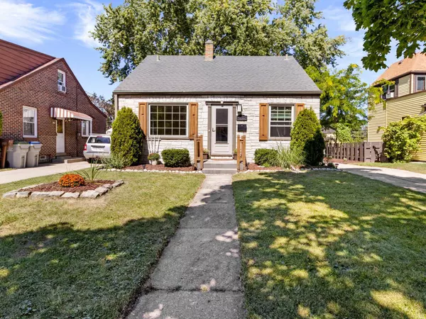 452 E Waterford Ave, Milwaukee, WI 53207