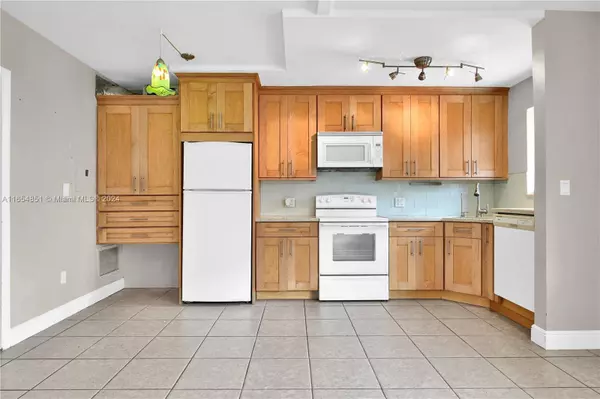 2924 Day Ave #N215, Miami, FL 33133