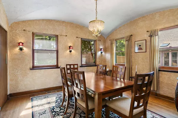 427 Du Page ST, Elgin, IL 60120