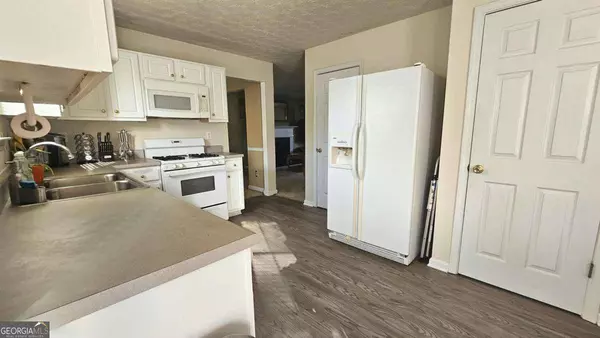 2721 RUNWAY LAKE LN, Snellville, GA 30039