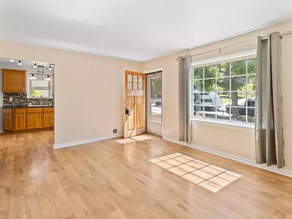 452 E Waterford Ave, Milwaukee, WI 53207