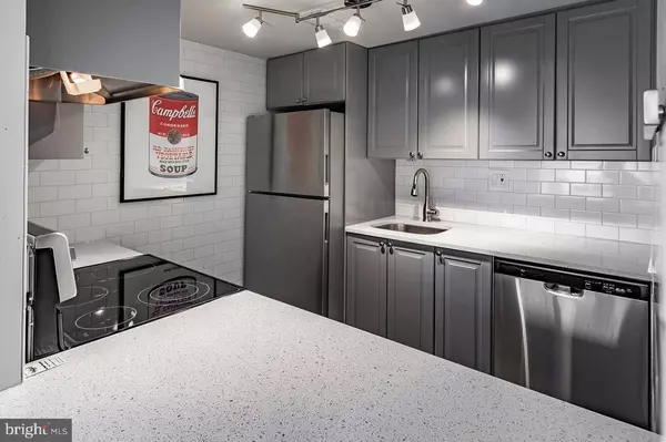 2 W AZALEA LN, Mount Laurel, NJ 08054