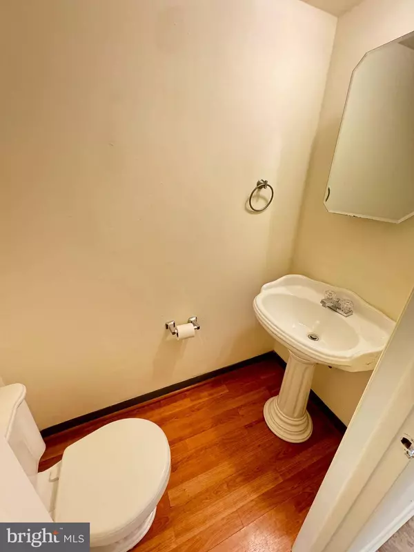 2 W AZALEA LN, Mount Laurel, NJ 08054