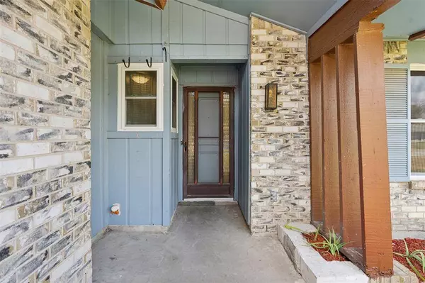 1808 Wickersham Drive, Arlington, TX 76014