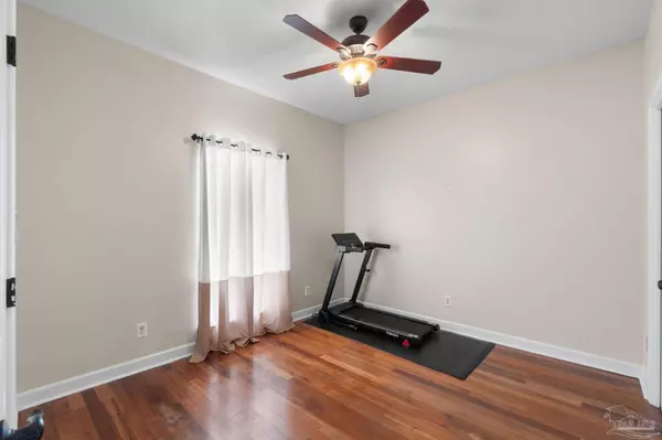 4000 Longwood Cir, Gulf Breeze, FL 32563