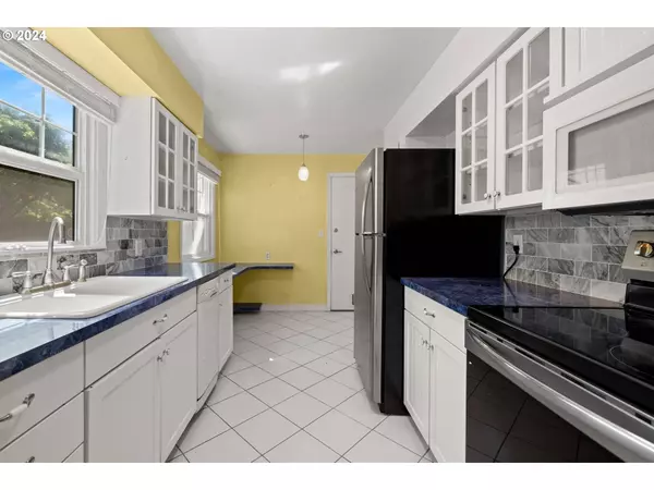 4220 NE 69TH AVE, Portland, OR 97218