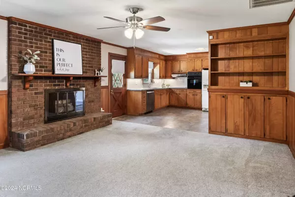 4237 Wildwood DR, Ayden, NC 28513