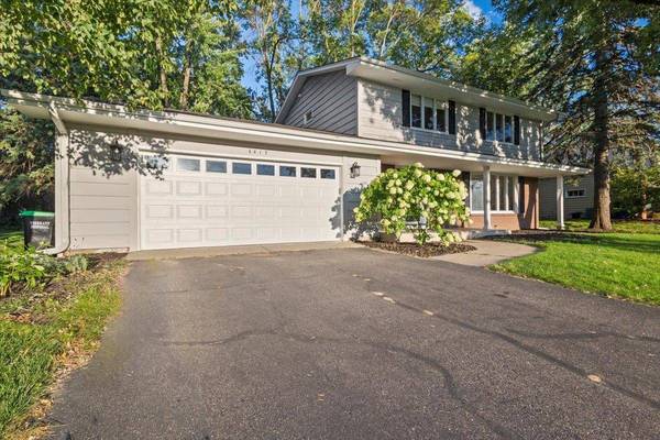 6817 Saint Patricks LN, Edina, MN 55439