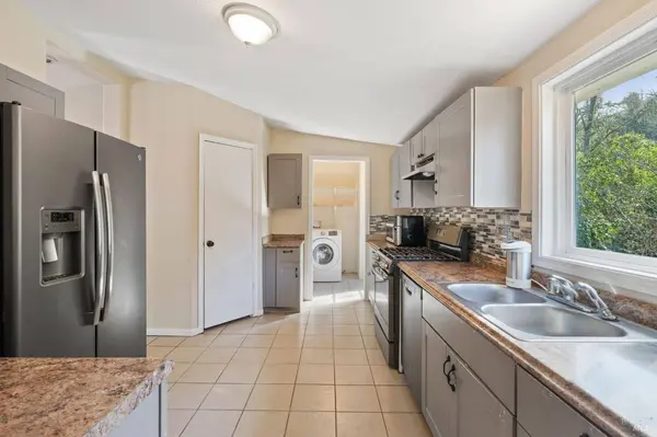 9381 N State ST, Redwood Valley, CA 95470