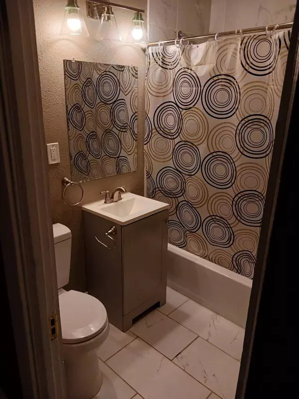 2601 N 16th St, Milwaukee, WI 53206