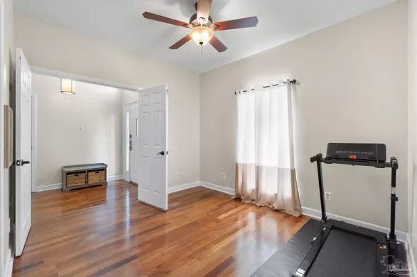 4000 Longwood Cir, Gulf Breeze, FL 32563