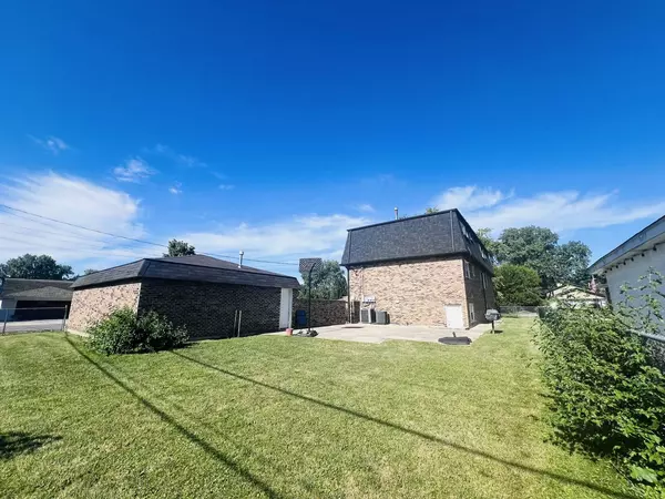 10608 S 83rd Court, Palos Hills, IL 60465