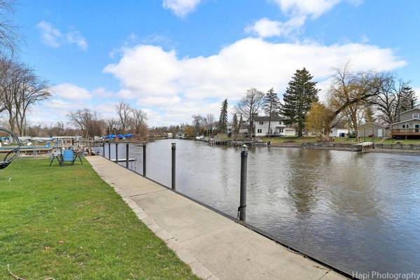 721 Kingston BLVD, Mchenry, IL 60050