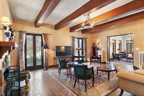 427 Du Page ST, Elgin, IL 60120