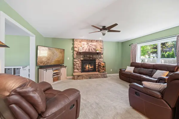 285 Brian Ct, Port Washington, WI 53074