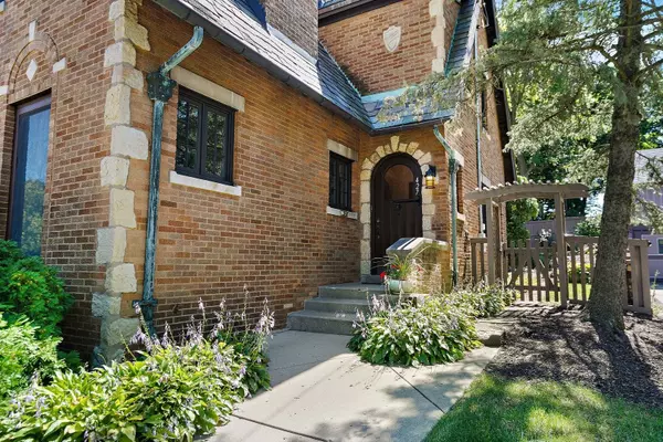 427 Du Page ST, Elgin, IL 60120