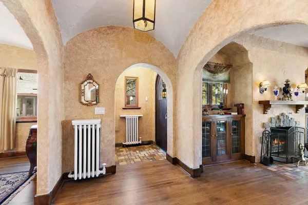 427 Du Page ST, Elgin, IL 60120