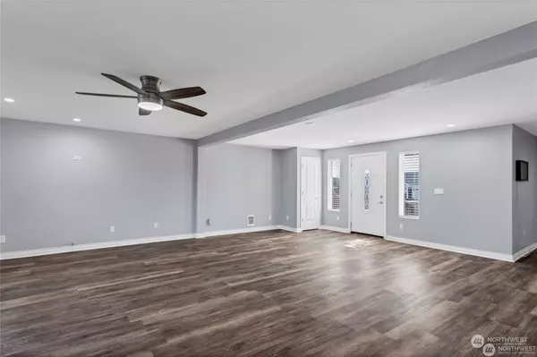 156 Sea Breeze LOOP SE, Ocean Shores, WA 98569