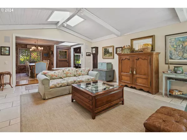 21545 SW JOHNSON RD, West Linn, OR 97068