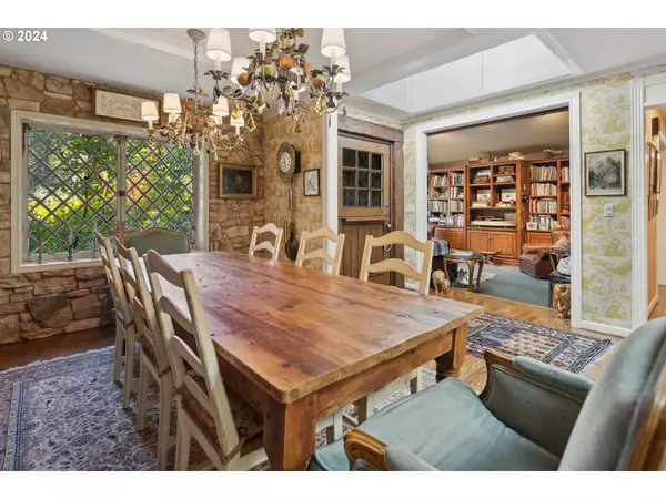 21545 SW JOHNSON RD, West Linn, OR 97068